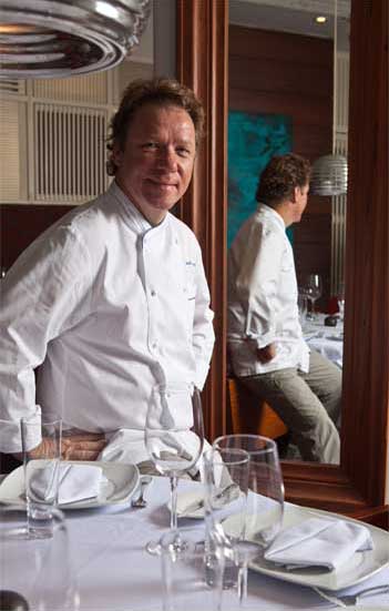 No salão do Olympe, um de seus quatro empreendimentos na cidade<br> No salão do Olympe, um de seus quatro empreendimentos na cidade<br>