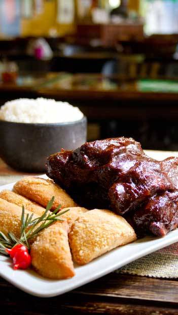 Ao molho de goiabada, acompanhada de past&eacute;is de requeij&atilde;o e ervas<br>