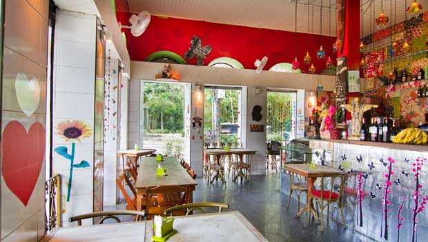 Voltado para o Jardim Botânico e detalhes coloridos:<br> Voltado para o Jardim Botânico e detalhes coloridos:<br>