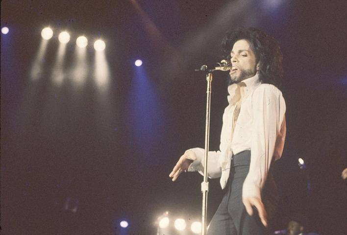 Show do Prince. Sua m&uacute;sica mescla g&ecirc;neros musicais diversos, como funk, R&B,soul, new wave, jazz, rock psicod&eacute;lico, pop e hip hop<br>