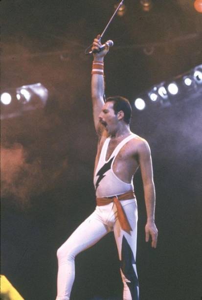 Fred Mercury. vocalista do Queen, regeu a plateia como um maestro ao cantar Love Of My Life<br> Fred Mercury. vocalista do Queen, regeu a plateia como um maestro ao cantar Love Of My Life<br>