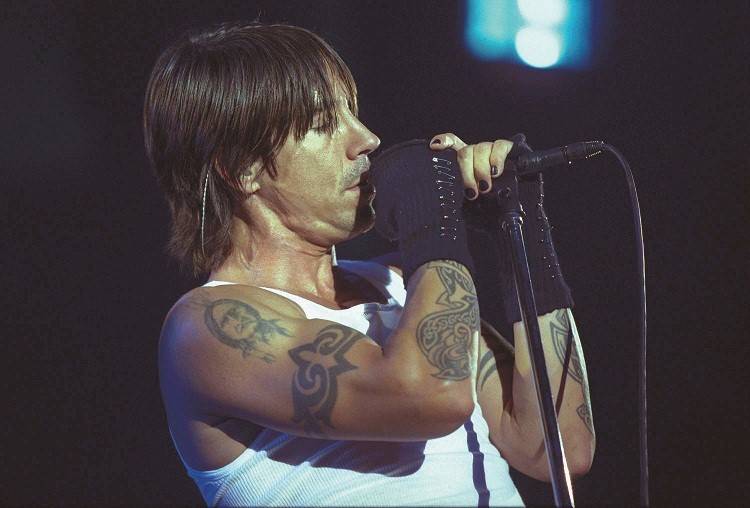 O vocalista Anthony Kiedis, que j&aacute; teve sua fase loira, vai se apresentar no Rock in Rio 2011 moreno como na foto<br>