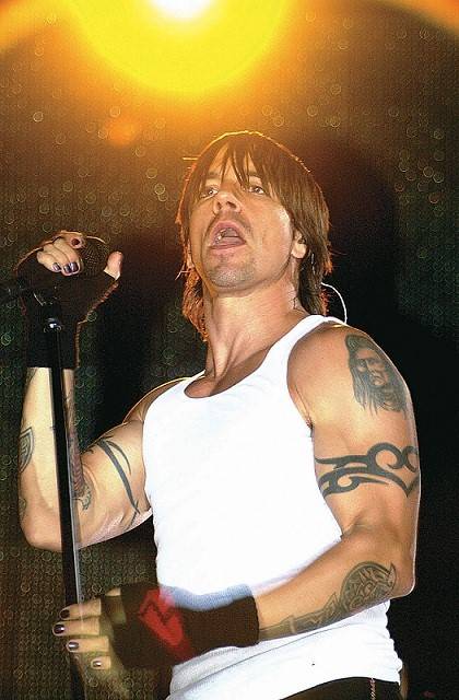 A banda &eacute; formada pelos membros fundadores Anthony Kiedis (vocal) e Michael "Flea" Balzary (baixo), com o baterista de longa data Chad Smith e mais recentemente o guitarrista Josh Klinghoffer<br>