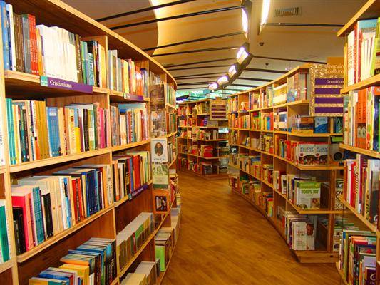 S&atilde;o 1100 metros quadrados e um acervo de 45000 livros. No cat&aacute;logo geral, s&atilde;o 3,6 milh&otilde;es de t&iacute;tulos<br>