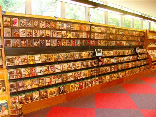Na se&ccedil;&atilde;o de CDs e DVDs &eacute; poss&iacute;vel ver / escutar trechos entre 30 e 40 segundos de cada obra<br>