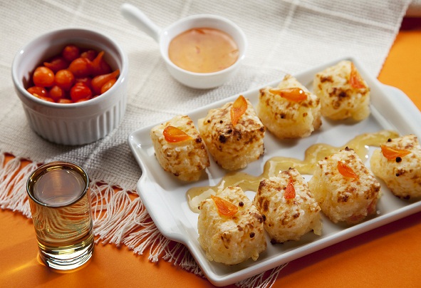 Cubinhos de tapioca com queijo de coalho e geleia de pimenta (R$ 16,30)<br>