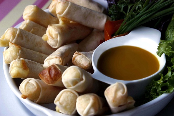 Rolinhos de queijo de coalho com mostarda doce (R$ 18,00)<br> Rolinhos de queijo de coalho com mostarda doce (R$ 18,00)<br>