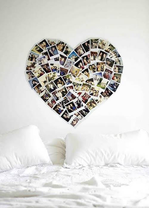 Para fugir ainda mais do b&aacute;sico, experimente dar forma ao mosaico de fotos, como o cora&ccedil;&atilde;o feito neste quarto de casal. No site www.polaroin.com d&aacute; para transformar suas fotos em polaroids. A&iacute; &eacute; s&oacute; imprimir em papel-cart&atilde;o, aquele mais durinho.<br>
