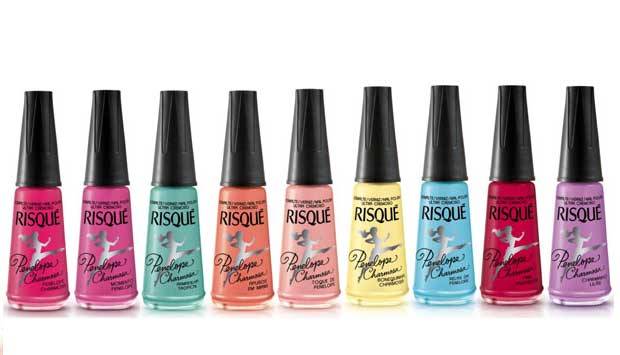 Depois do sucesso feito com os rosas, a Pen&eacute;lope Charmosa foi viajar e voltou toda colorida em uma Resort Collection, segundo a Risqu&eacute;. Al&eacute;m das quatro cores antigas - Pen&eacute;lope Charmosa, Momento Pen&eacute;lope, Toque de Pen&eacute;lope e Charminho Lil&aacute;s -, a<br>