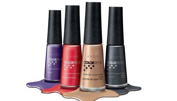 O mundo das celebridades inspira a coleção Garota da Capa, da Avon. São quatro opções de cores, com os nomes Garota da Capa (dourado), Flagra (roxo), Babado Forte (vermelho) e V.I.P (cinza). Sugestão de preço: R$ 2,70* cada<br> O mundo das celebridades inspira a coleção Garota da Capa, da Avon. São quatro opções de cores, com os nomes Garota da Capa (dourado), Flagra (roxo), Babado Forte (vermelho) e V.I.P (cinza). Sugestão de preço: R$ 2,70* cada<br>