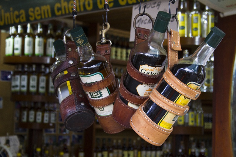 O alambique fica no Rio de Janeiro, em Barra de Guaratiba, mas o sabor da cacha&ccedil;a envelhecida em barris de carvalho por at&eacute; 12 anos pegou entre os nordestinos e turistas na Feira. A bebida pode ser comprada em garrafa (de R$ 8,00 a R$ 20,00) ou por dose (<br>