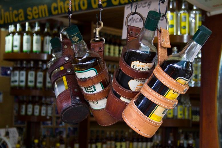 O alambique fica no Rio de Janeiro, em Barra de Guaratiba, mas o sabor da cacha&ccedil;a envelhecida em barris de carvalho por at&eacute; 12 anos pegou entre os nordestinos e turistas na Feira. A bebida pode ser comprada em garrafa (de R$ 8,00 a R$ 20,00) ou por dose (<br>