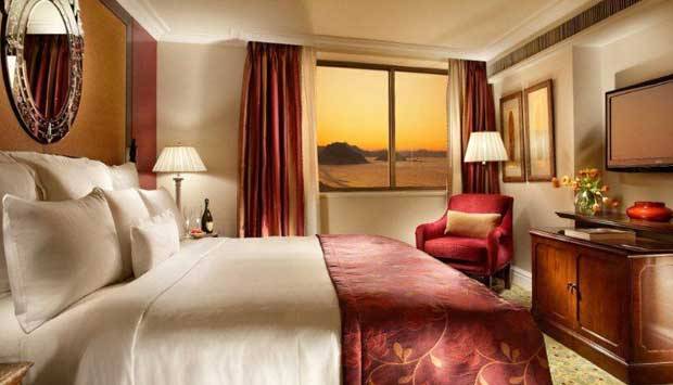 Quem tem 8.300 reais para desembolsar por dia pode reservar a su&iacute;te presidencial do hotel de Copacabana, que recentemente hospedou o presidente dos Estados Unidos, Barack Obama. S&atilde;o 96 metros quadrados divididos em sala de estar, sala de refei&ccedil;&otilde;es, quarto<br>