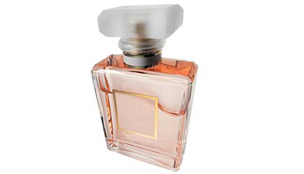 Criado há dez anos, nasceu com a missão de firmar a Chanel entre as marcas preferidas das jovens. Inspirado em duas consagradas fragrâncias da maison, Chanel Nº 5 e Coco, ganhou o acréscimo de notas frutais, como as de laranja e bergamota, que garantiram<br> Criado há dez anos, nasceu com a missão de firmar a Chanel entre as marcas preferidas das jovens. Inspirado em duas consagradas fragrâncias da maison, Chanel Nº 5 e Coco, ganhou o acréscimo de notas frutais, como as de laranja e bergamota, que garantiram<br>