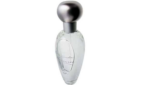 Idealizado em 1995, é uma fragrância floral, com violeta, peônia, jasmim e rosa. "Queridinhas das mulheres, as notas de flores, com apelo romântico, são encontradas em boa parte das essências lançadas nessa época", afirma o perfumista Adilson Rato, da cas<br> Idealizado em 1995, é uma fragrância floral, com violeta, peônia, jasmim e rosa. "Queridinhas das mulheres, as notas de flores, com apelo romântico, são encontradas em boa parte das essências lançadas nessa época", afirma o perfumista Adilson Rato, da cas<br>