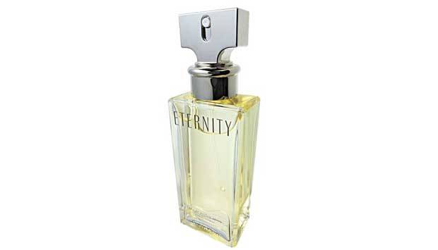 Em 1987, Calvin Klein presenteou a então esposa, Kelly, com uma aliança que continha gravada a palavra eternity, eternidade em inglês. O perfume nasceu no ano seguinte como uma homenagem a todas as histórias de amor. "E ternity é o símbolo romântico da mu<br> Em 1987, Calvin Klein presenteou a então esposa, Kelly, com uma aliança que continha gravada a palavra eternity, eternidade em inglês. O perfume nasceu no ano seguinte como uma homenagem a todas as histórias de amor. "E ternity é o símbolo romântico da mu<br>