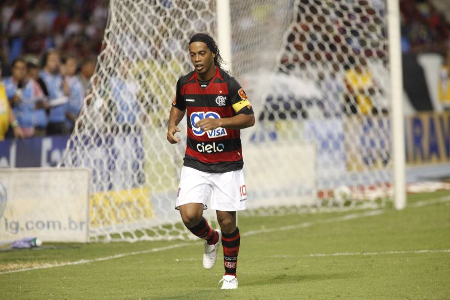 Ronaldinho Ga&uacute;cho chegou como aposta no Fla, mas &eacute; visto com frequ&ecirc;ncia no circuito noturno da cidade<br>