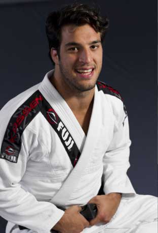 Carinhoso, mas bom de sopapos