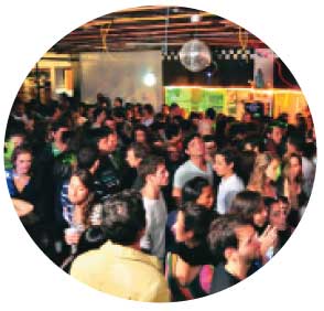 Requebrando na pista, balançando no mar