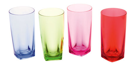 R$ 74,00 o conjunto com quatro unidades. Com Corda, Rua Visconde de Piraj&aacute;, 330, Ipanema, 2287-5388.<br>