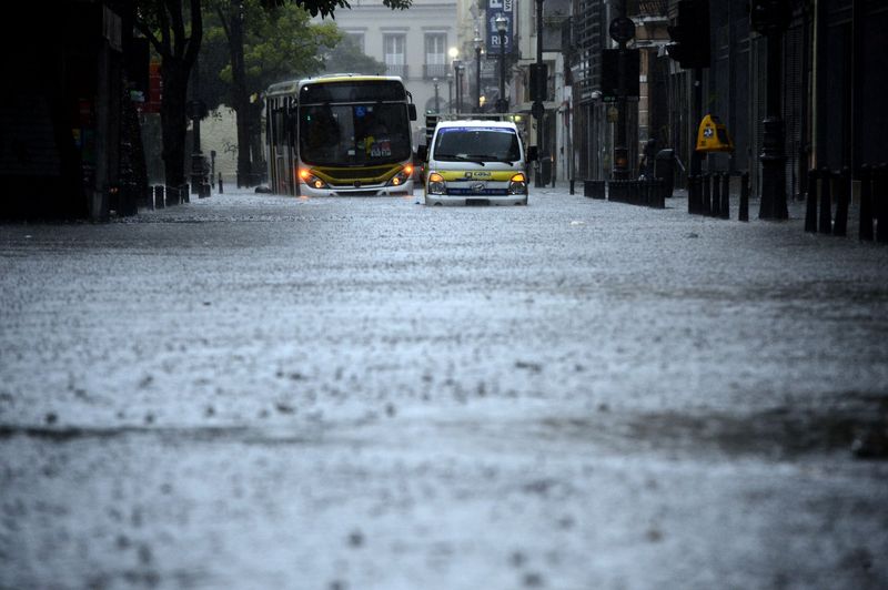 Última semana do verão tem previsão de tempo quente e temporais