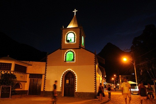 Construída há 150 anos em homenagem ao santo padroeiro da ilha, fica na praça central da Vila do Abraão<br> Construída há 150 anos em homenagem ao santo padroeiro da ilha, fica na praça central da Vila do Abraão<br>