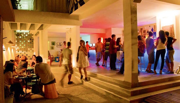 Para nativos e forasteiros