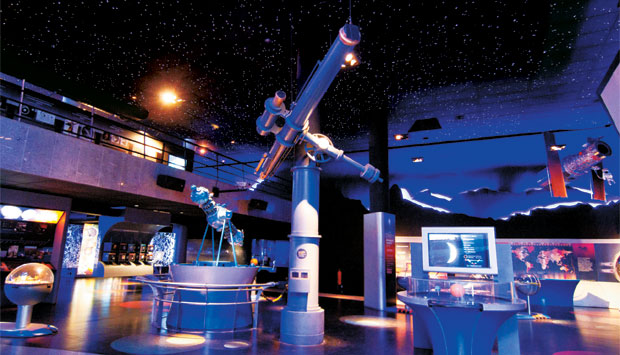 Planetário terá noite com gincanas, experimentos e acampamento