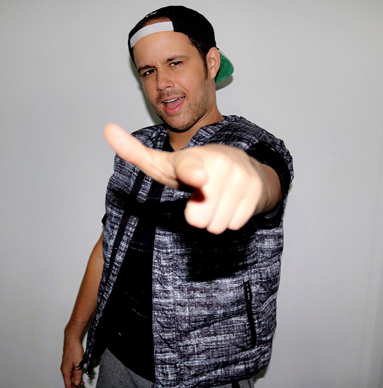 Justin Neto arrasta uma legião de cariocas (e celebridades) para aula de ‘dance clip’