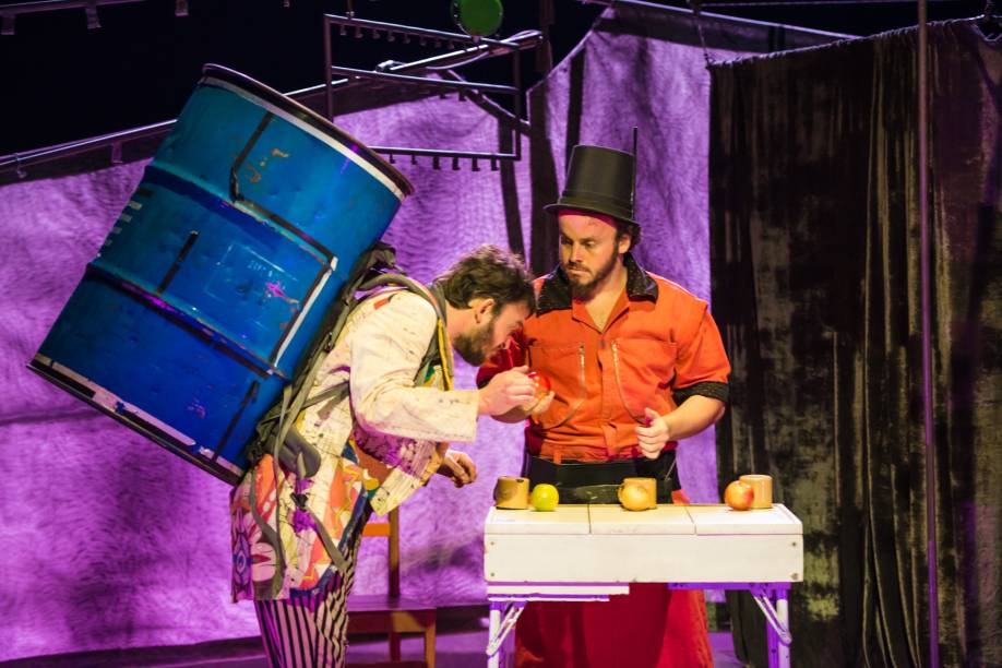 Blefes Excêntricos: do Circo Dux, formado por Lucas Moreira e Fabrício Dorneles Blefes Excêntricos: do Circo Dux, formado por Lucas Moreira e Fabrício Dorneles