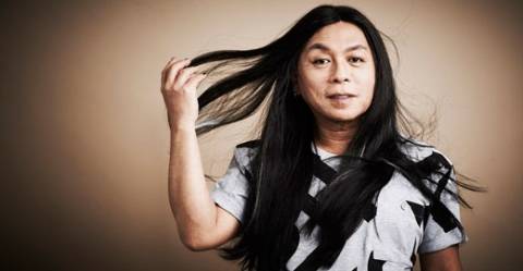 Celso Kamura dá curso online de maquiagem, grátis. Inscrições estão abertas