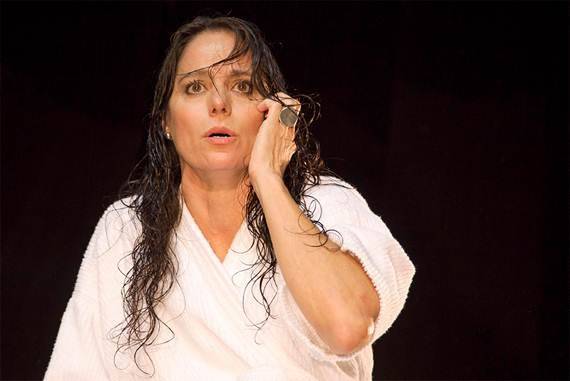 Cláudia Mauro em Eu e Ela: texto de Guilheme Fiuza Cláudia Mauro em Eu e Ela: texto de Guilheme Fiuza