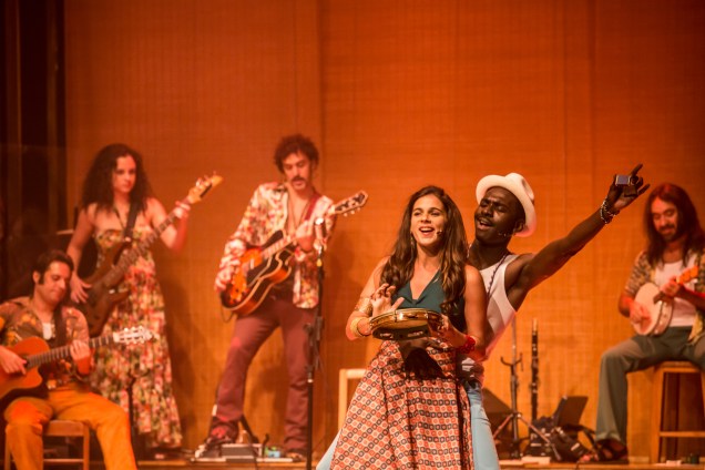 Contra o Vento (Um Musicaos): inspiração na história do lendário Solar da Fossa Contra o Vento (Um Musicaos): inspiração na história do lendário Solar da Fossa