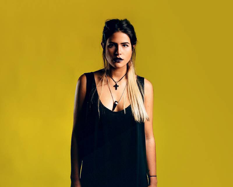 Bruna Lombardi vira oráculo e lança livro com respostas sobre a vida e conselhos