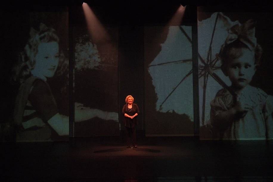 Perdas e Ganhos: monólogo com Nicette Bruno, adaptado do livro de Lya Luft Perdas e Ganhos: monólogo com Nicette Bruno, adaptado do livro de Lya Luft