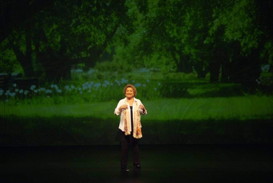 Perdas e Ganhos: monólogo com Nicette Bruno, adaptado do livro de Lya Luft Perdas e Ganhos: monólogo com Nicette Bruno, adaptado do livro de Lya Luft