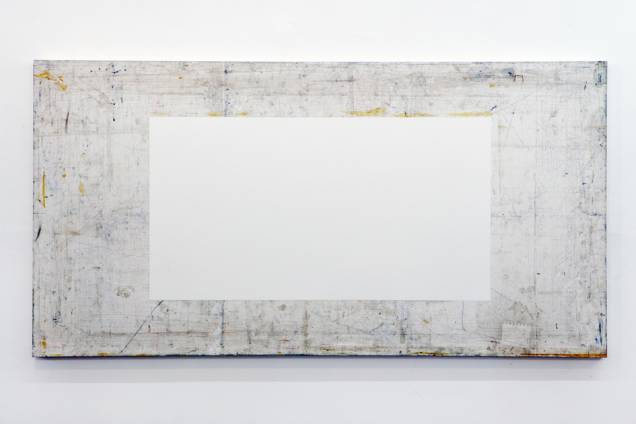 Obra da série Quase Aqui: resquícios de obras anteriores nas bordas de mesas de trabalho do artista Obra da série Quase Aqui: resquícios de obras anteriores nas bordas de mesas de trabalho do artista
