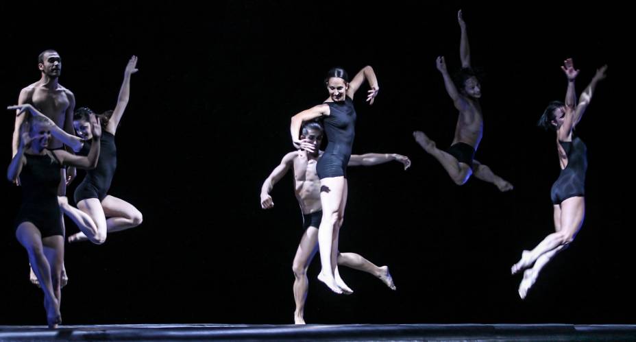 Firefly: espetáculo da companhia italiana eVolution Dance Theater Firefly: espetáculo da companhia italiana eVolution Dance Theater