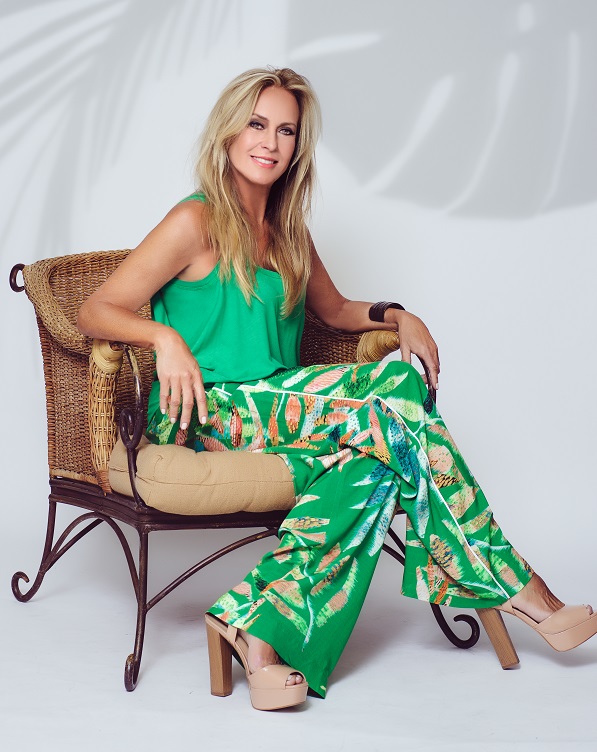 Helô Pinheiro, a eterna Garota de Ipanema, agora anima cruzeiros temáticos para a terceira idade