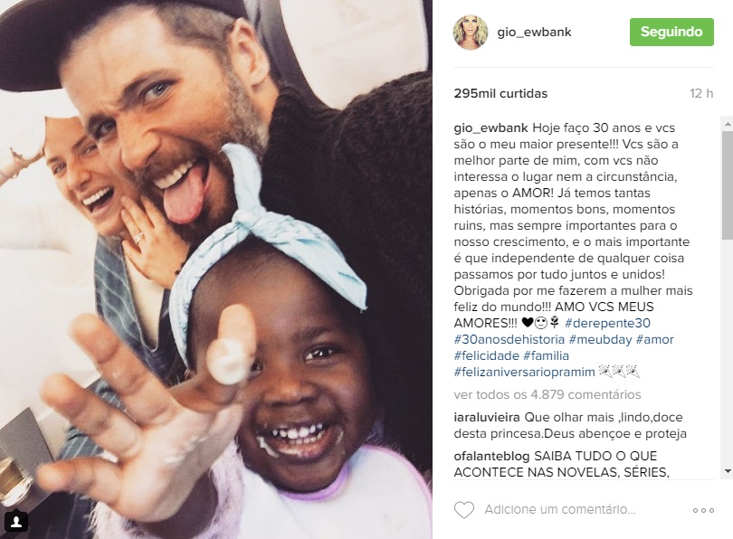 Giovanna Ewbank completa 30 anos nesta quarta (14) e faz homenagem à filha adotiva Titi e a Bruno Gagliasso