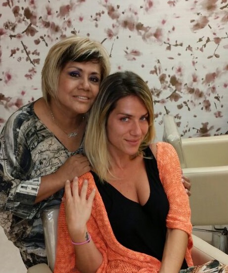 Cabeleireira responsável pelo megahair das famosas cobra 7000 reais pela técnica e reclama que a concorrência leva todo o mérito