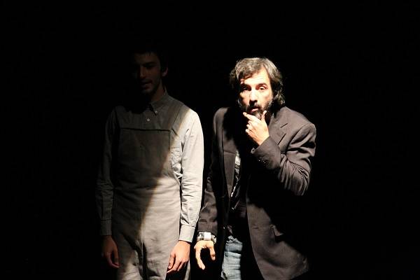 Adaptação da obra de Kafka, O Processo traz um ator protagonista diferente a cada sessão, sem qualquer ensaio