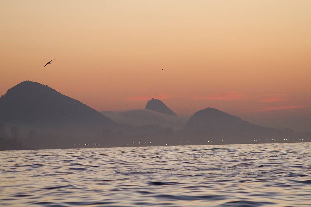 Sol nascendo das Ilhas Tijuca – Barra da Tijuca – RJ