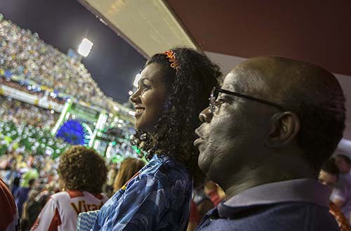 Camarotes vips na sombodromo, no primeiro dia dos desfiles das escolas de samba. Na foto, o juiz Joaquim Barbosa e a estudante Beatriz Vargas