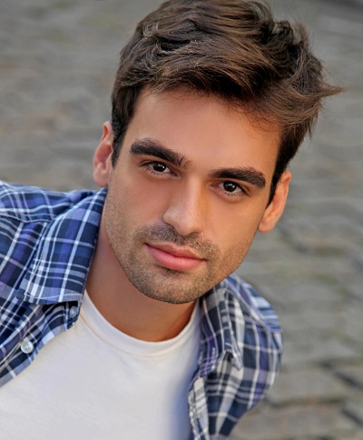 Antes e depois: ator passa por incrível processo de caracterização para peça e fica irreconhecível