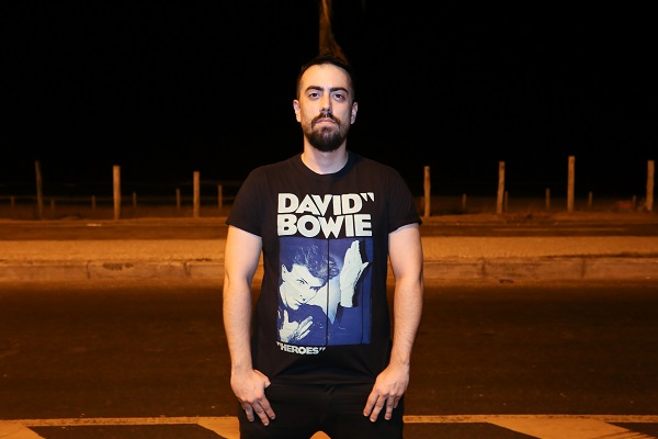 Kriptus Gomes, filho de Baby do Brasil e Pepeu Gomes, estreia como DJ residente em festa eletrônica