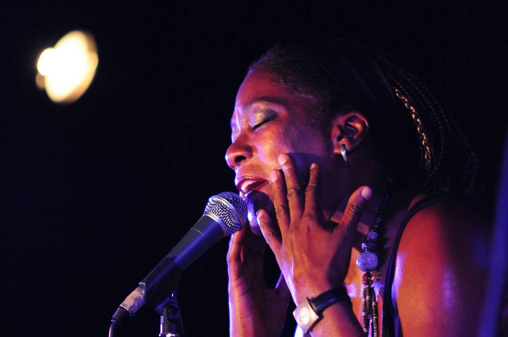 Leila Maria canta Billie Holiday ao vivo e em disco