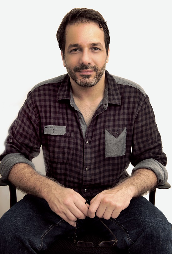 Uma conversa com o ator Leonardo Netto sobre Para os que Estão em Casa, seu primeiro trabalho como autor