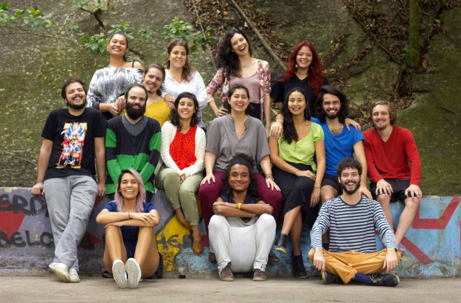 Coletiva Miúda: apresentação é resultado de uma parceria com a coreógrafa Thereza Rocha Coletiva Miúda: apresentação é resultado de uma parceria com a coreógrafa Thereza Rocha