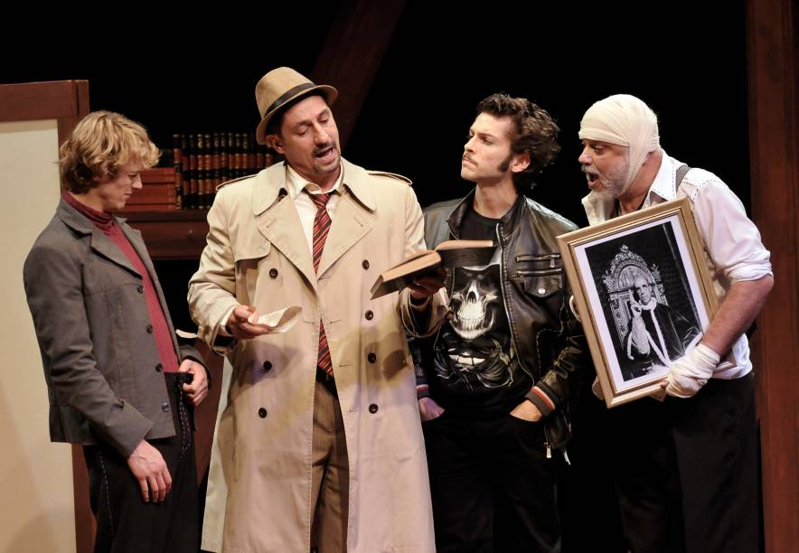 O Olho Azul da Falecida: comédia cheia de situações ultrajantes, do inglês Joe Orton (1933-1967) O Olho Azul da Falecida: comédia cheia de situações ultrajantes, do inglês Joe Orton (1933-1967)